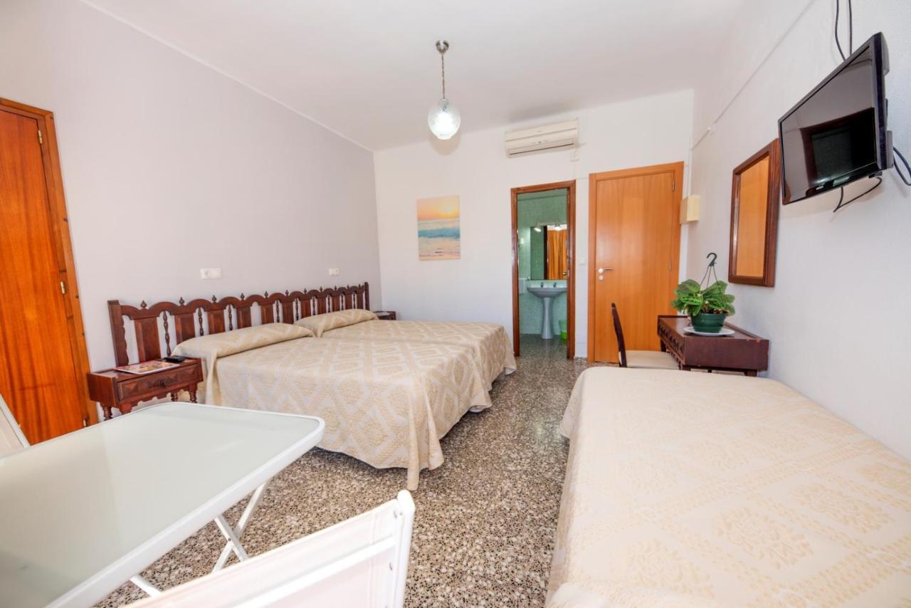 סנטה אאולריה דס ריו Hostal Y Apartamentos Santa Eulalia מראה חיצוני תמונה