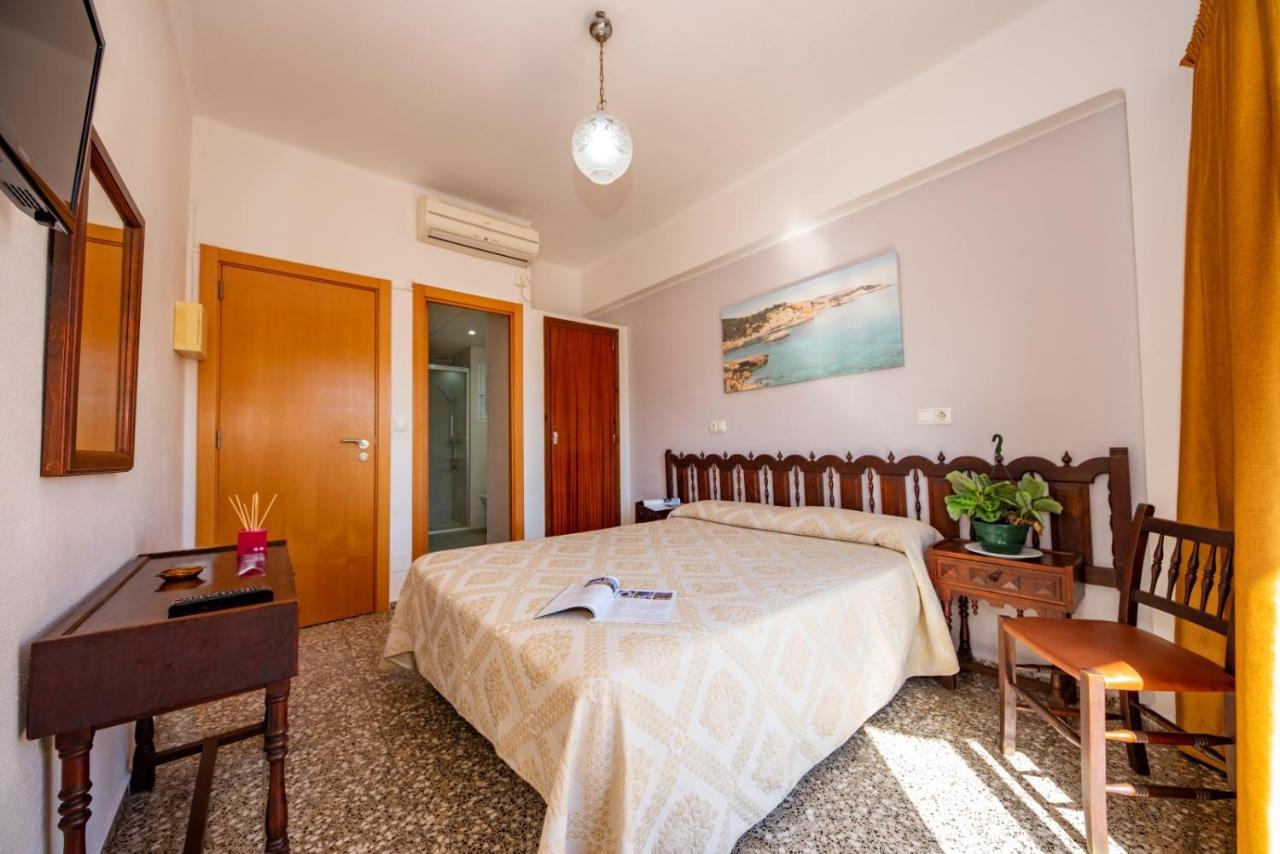 סנטה אאולריה דס ריו Hostal Y Apartamentos Santa Eulalia מראה חיצוני תמונה