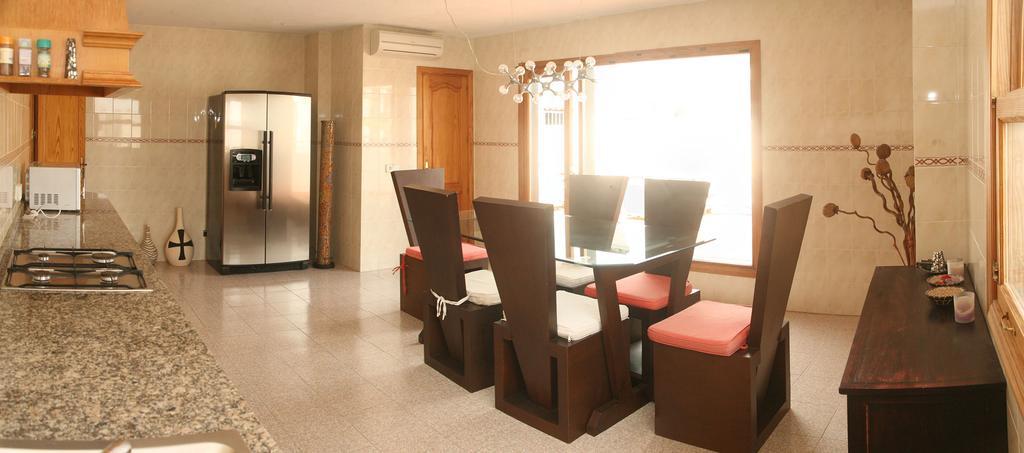 סנטה אאולריה דס ריו Hostal Y Apartamentos Santa Eulalia מראה חיצוני תמונה