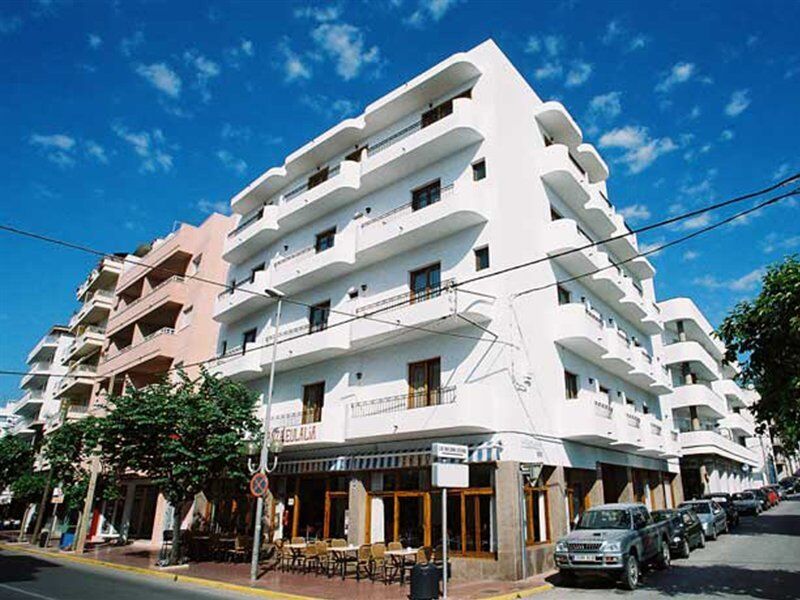 סנטה אאולריה דס ריו Hostal Y Apartamentos Santa Eulalia מראה חיצוני תמונה